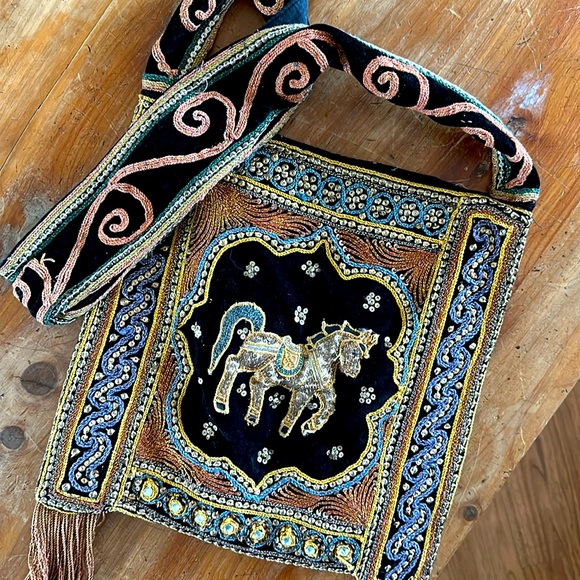 Vintage Burmese Kalaga Tapestry Crossbody Bag - Picture 13 of 13